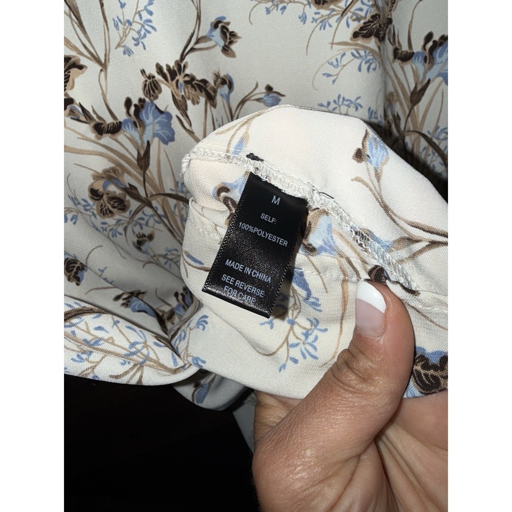 BKE Buckle Womens Medium M Sheer Blouse Floral Cover Top Shirt - Picture 7 of 7